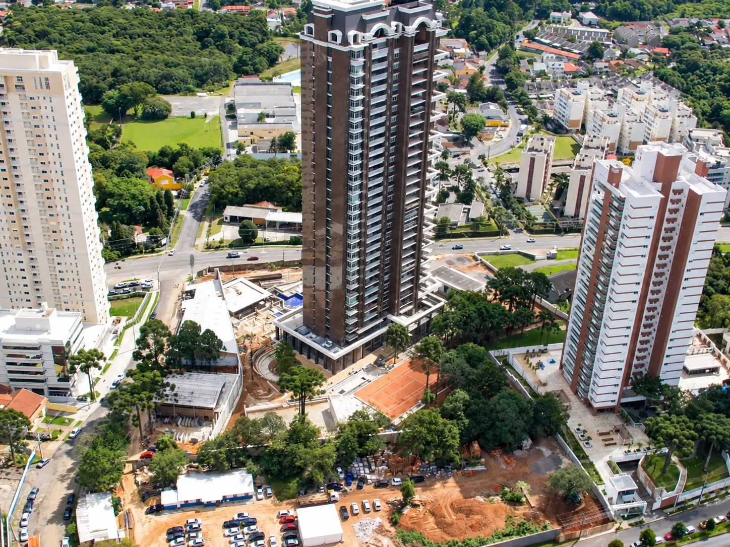 Vista aérea de edifício com aplicação de Marrom Guaíba